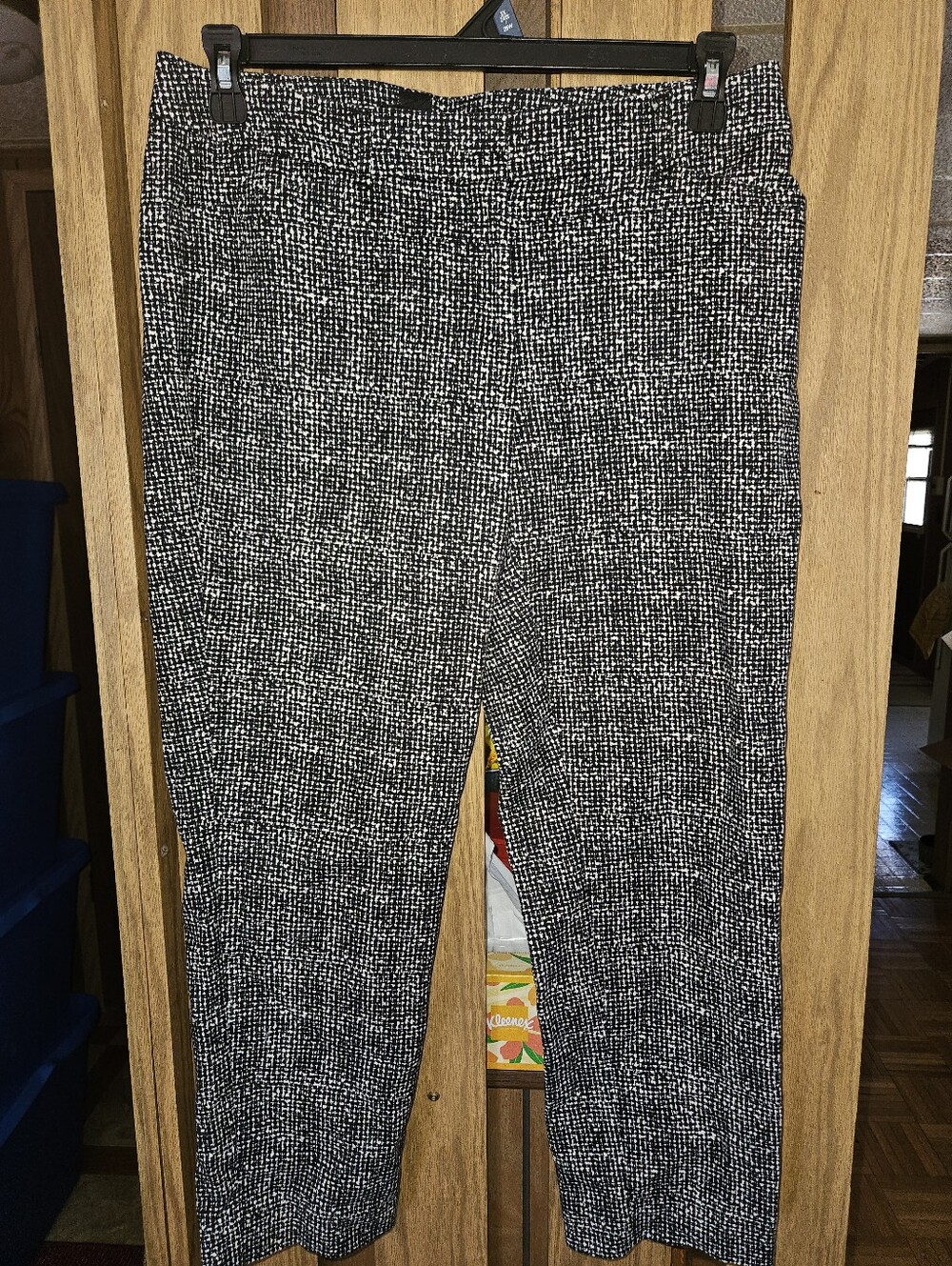 White House Black Market Black & White Cropped Ponte Pants